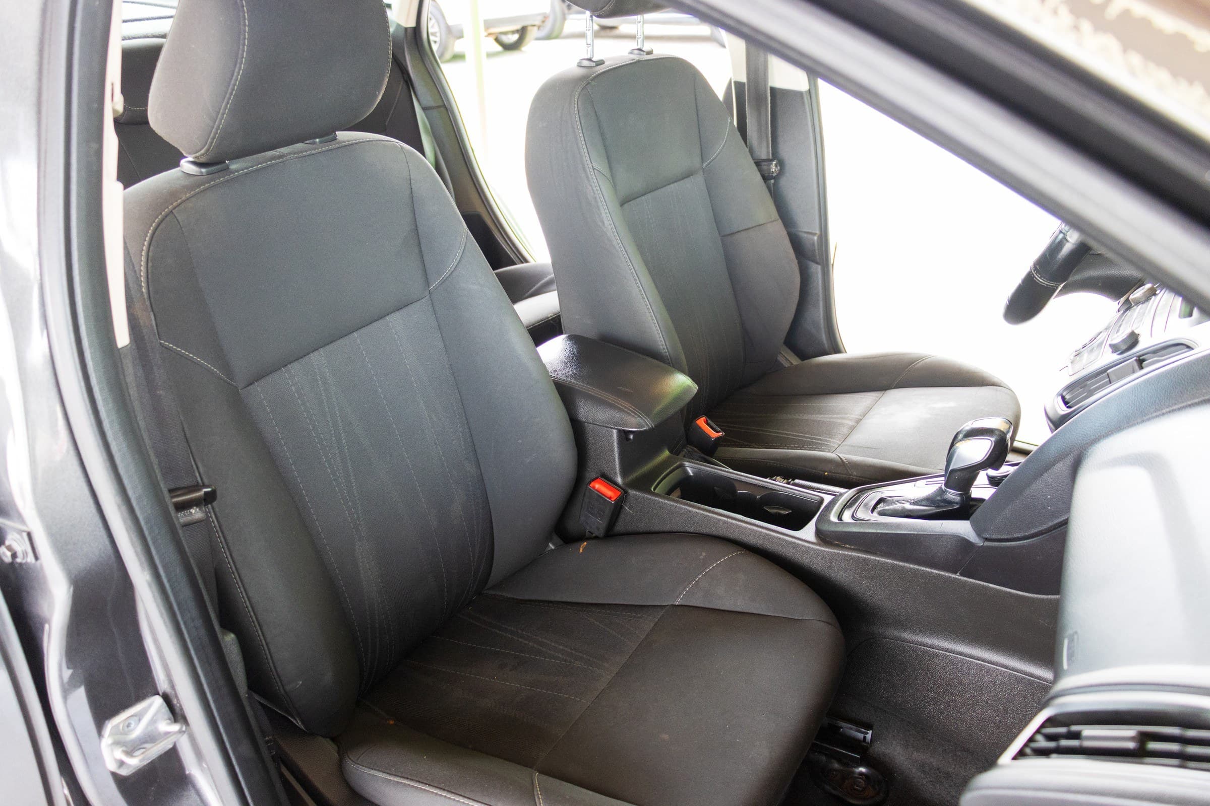 The Focus's black cloth front seats and centre console.