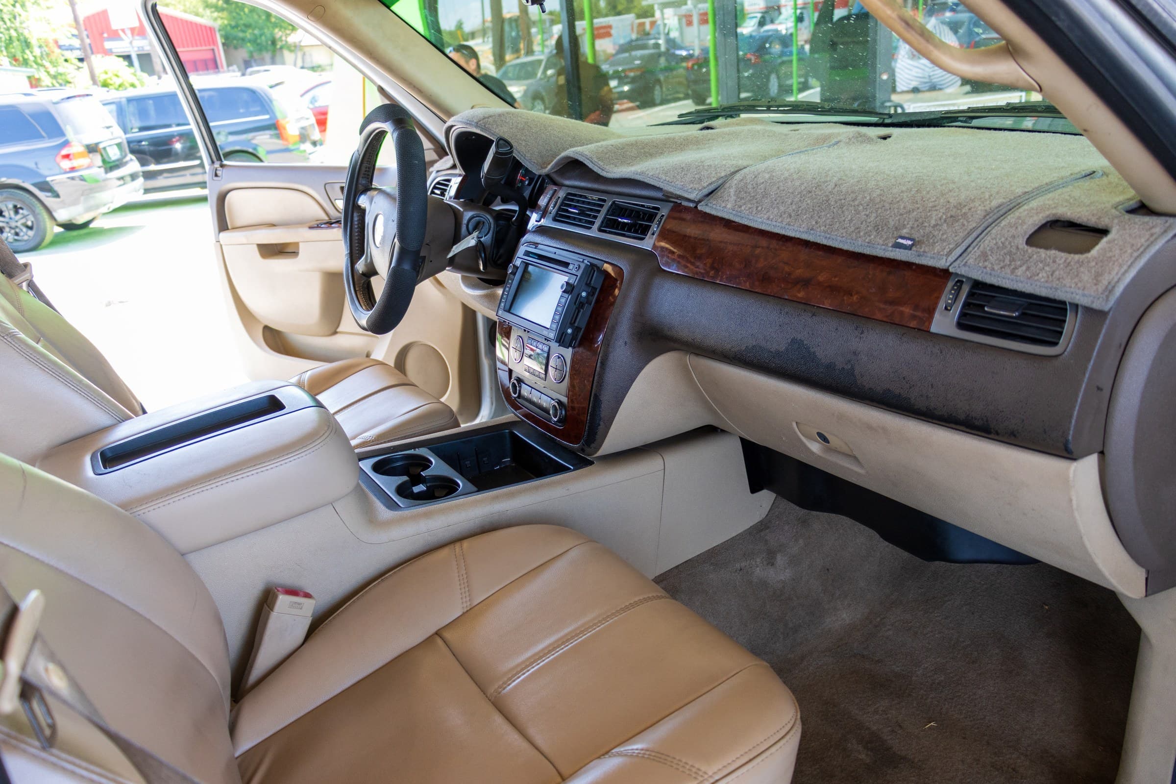 2011 Chevrolet Tahoe LT interior, dashboard and center console