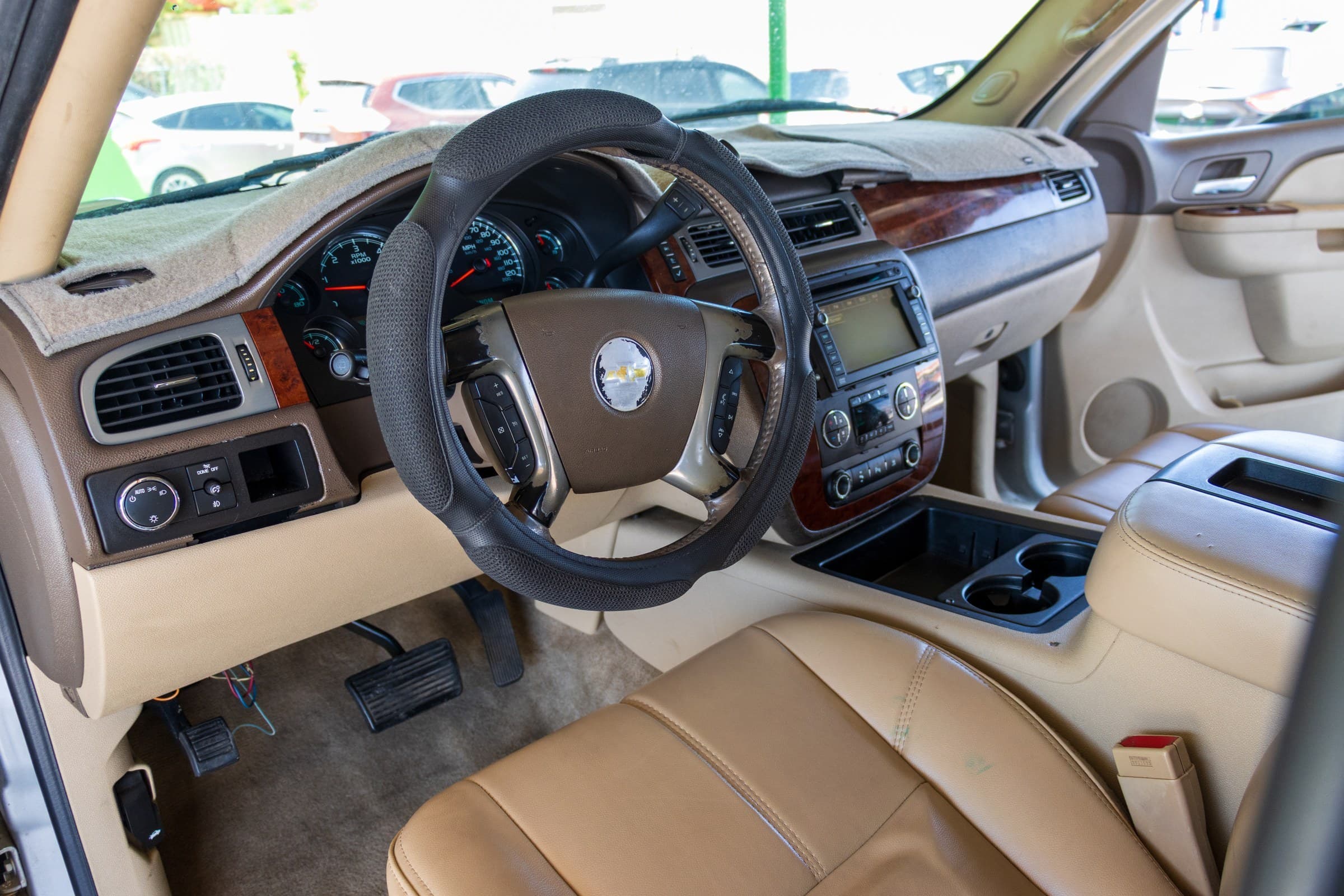 2011 Chevrolet Tahoe LT interior, dashboard from passenger side