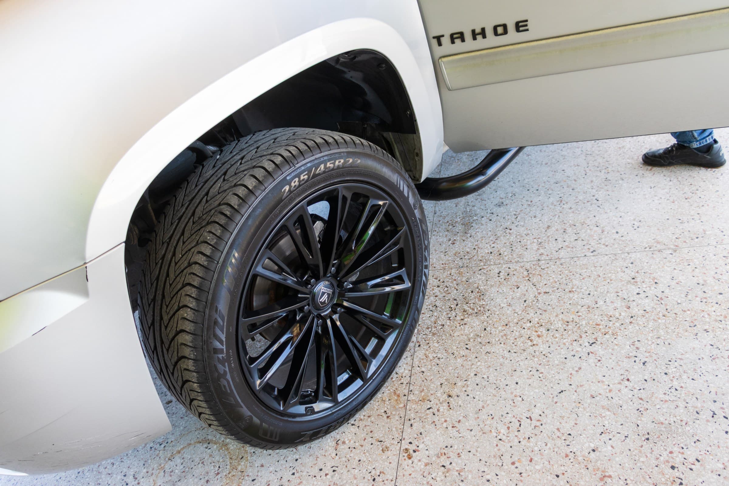 2011 Chevrolet Tahoe LT, black alloy wheel