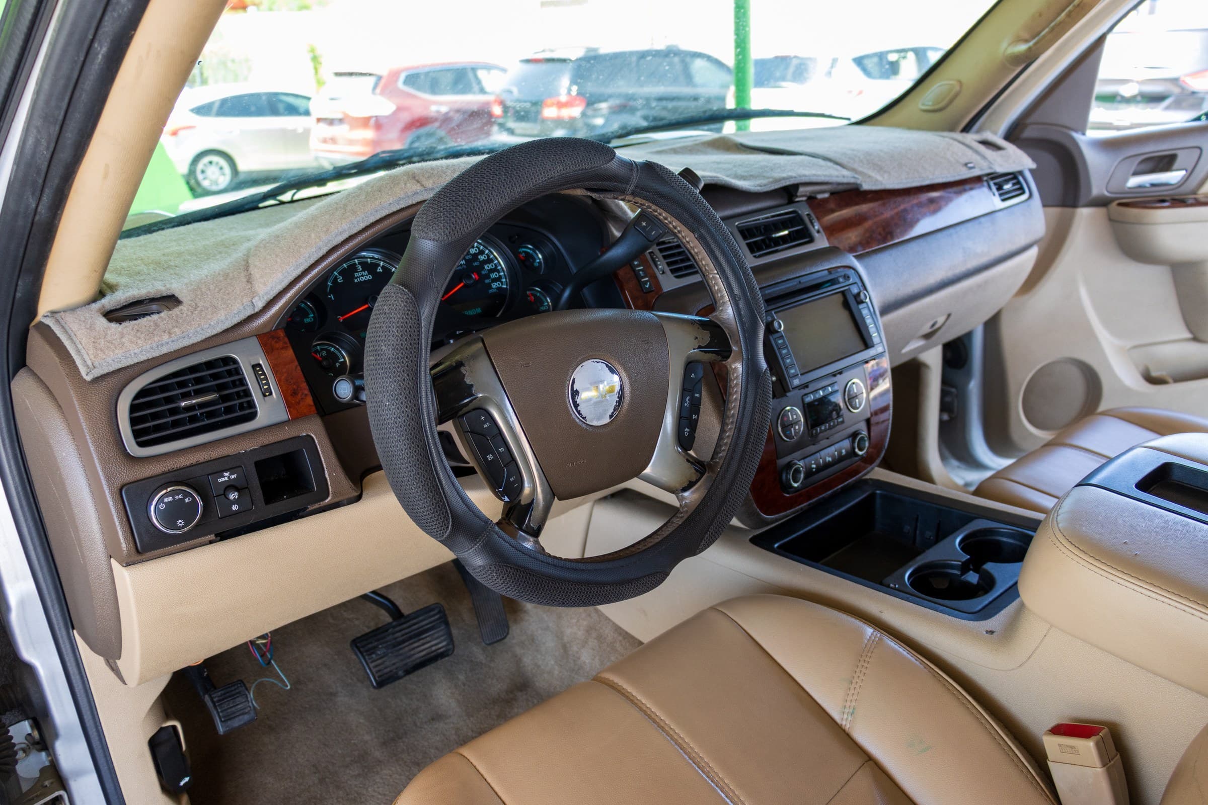 2011 Chevrolet Tahoe LT interior, dashboard and steering wheel