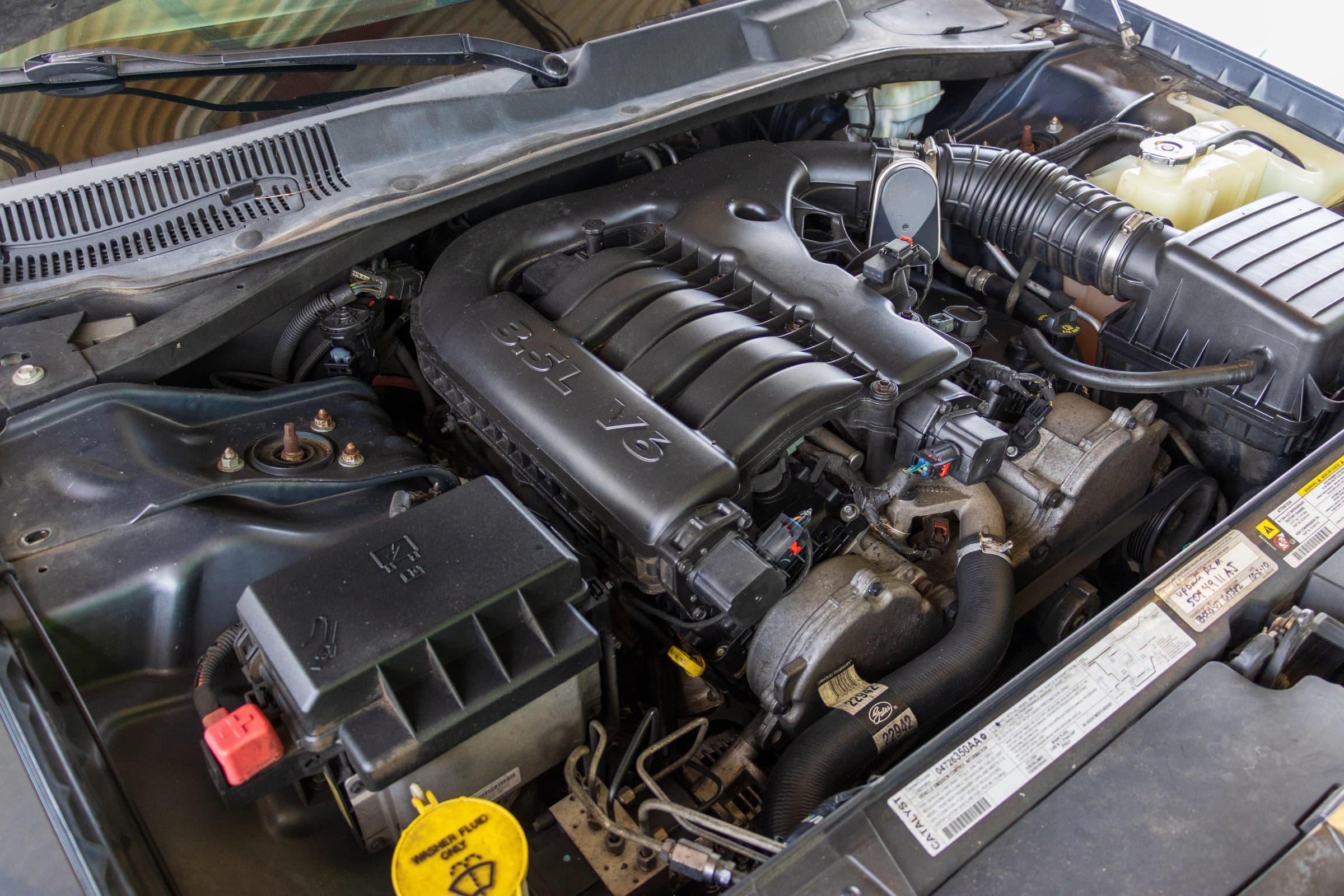 2007 Chrysler 300 Touring, engine bay with 3.5L V6
