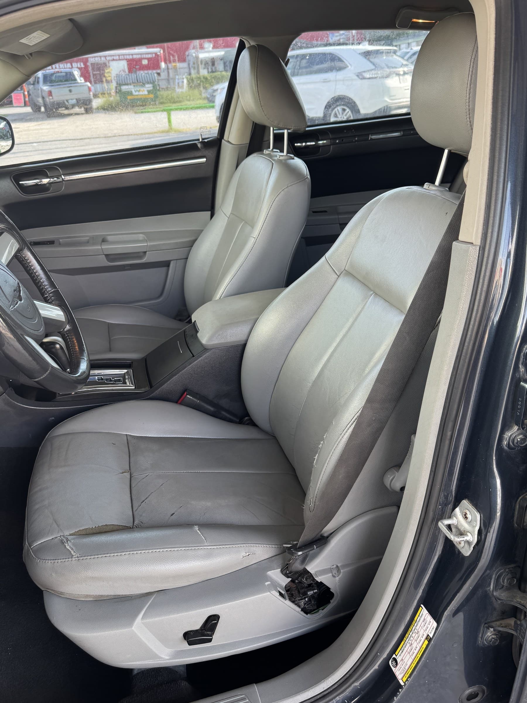 2007 Chrysler 300 — view 12