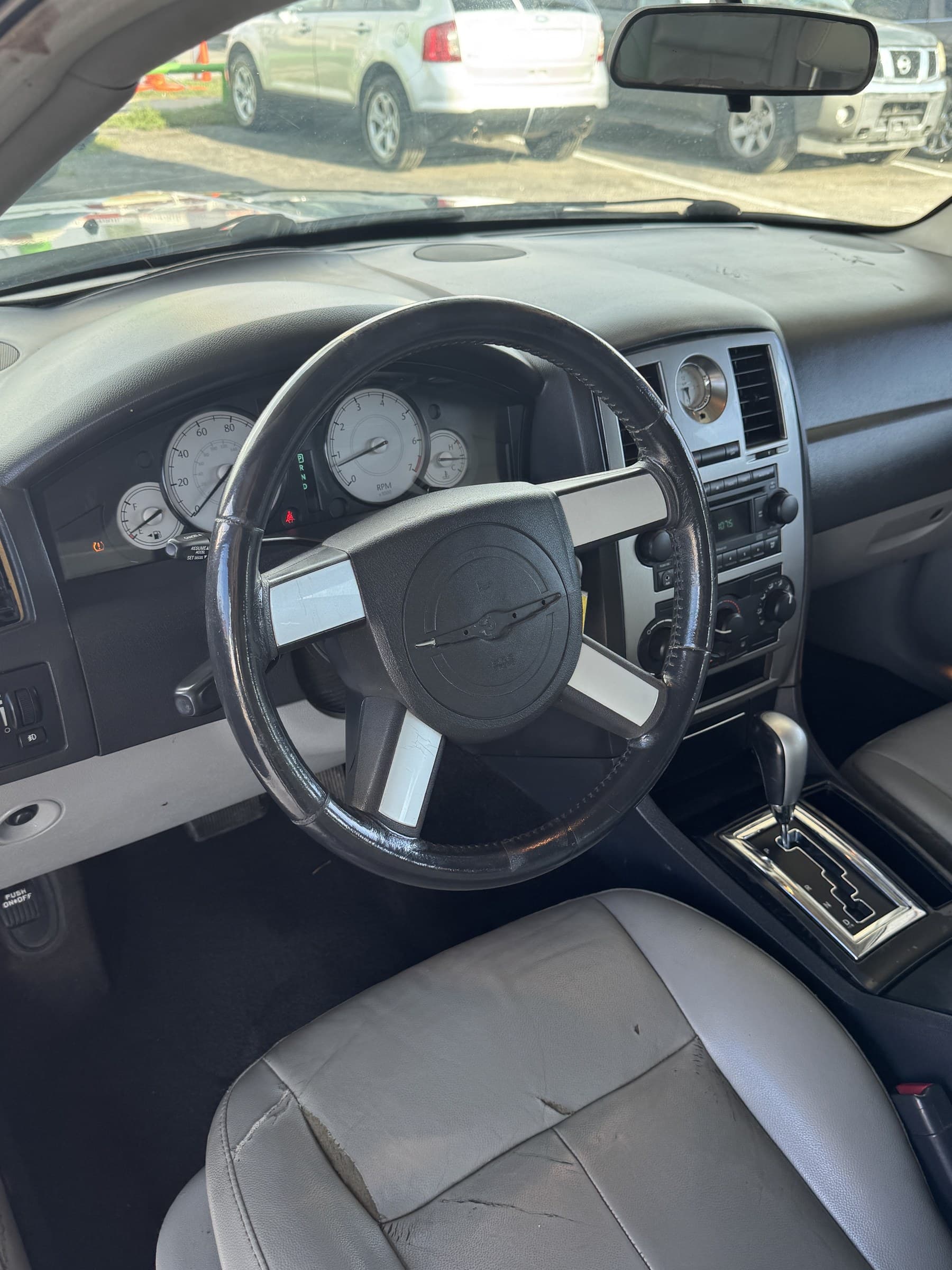 2007 Chrysler 300 — view 10