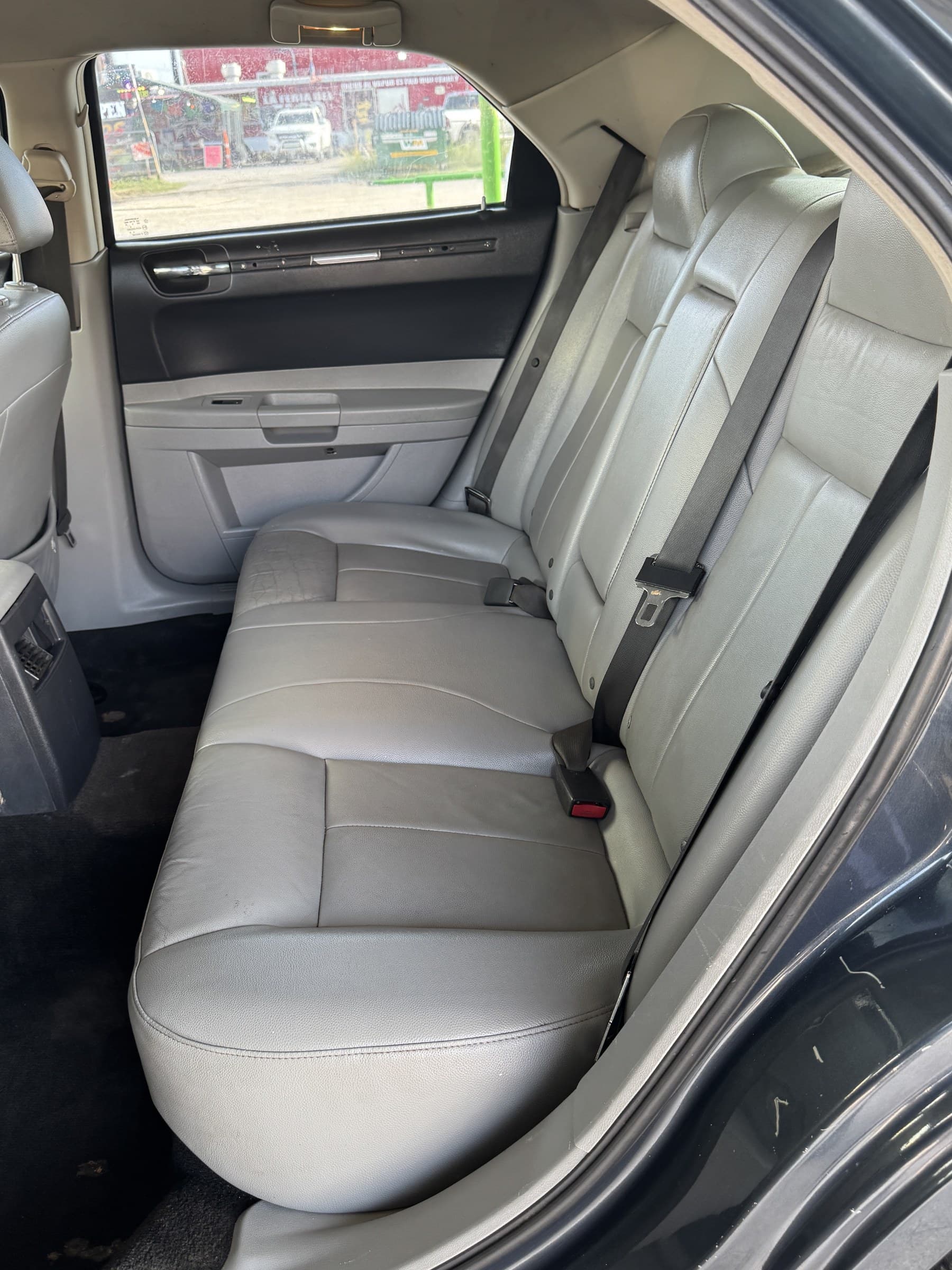 2007 Chrysler 300 — view 13