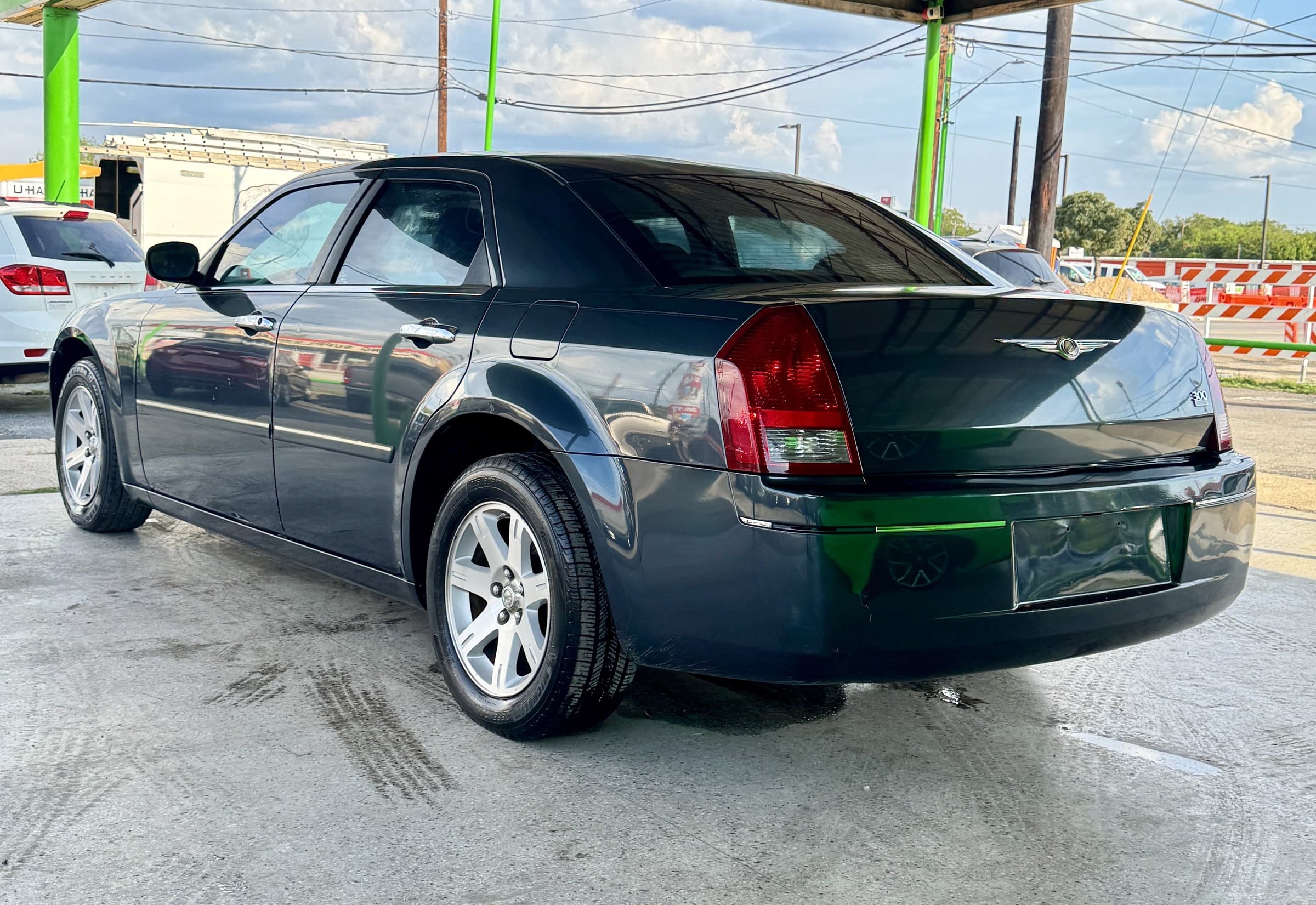 2007 Chrysler 300 — view 3
