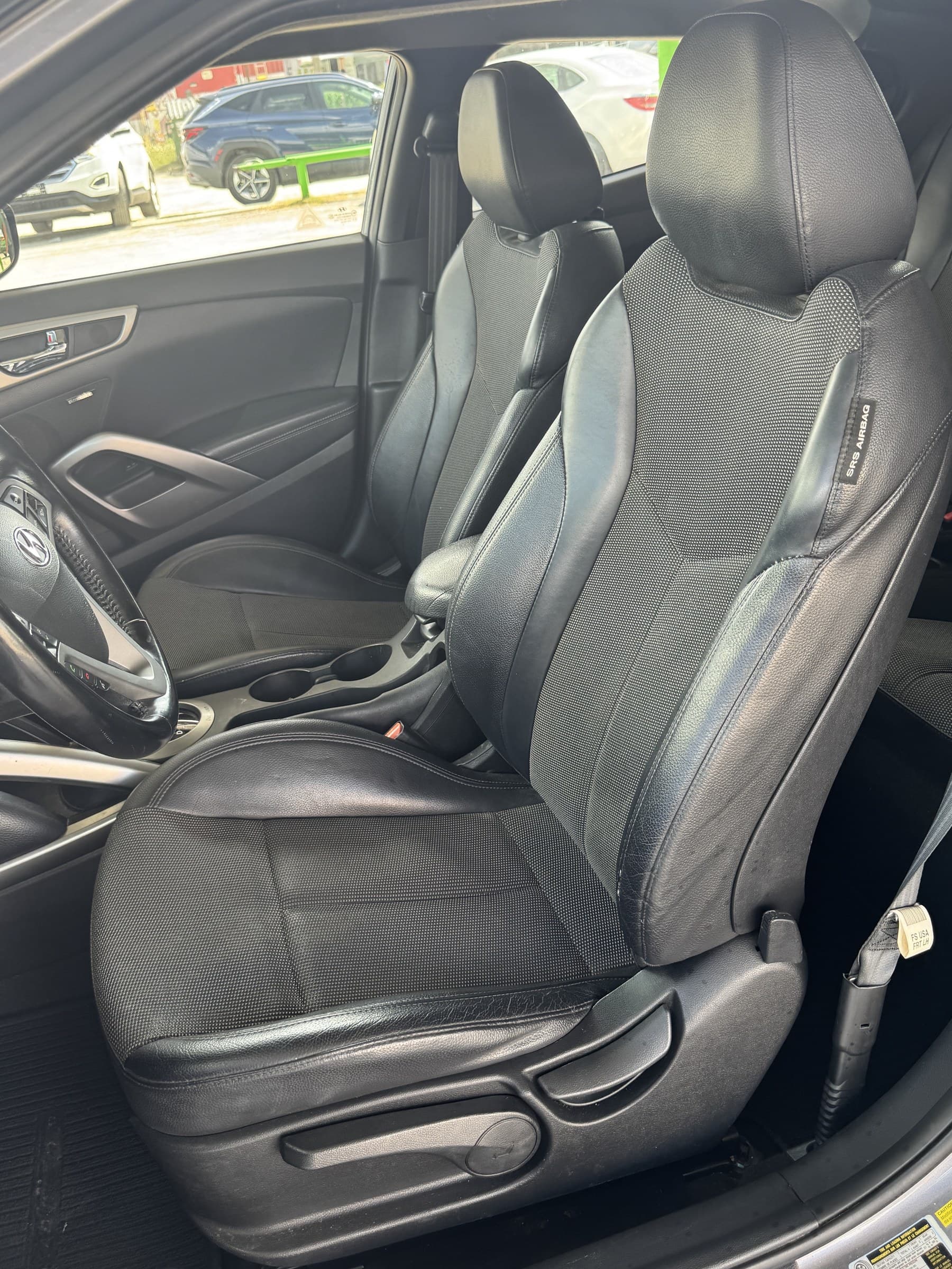 2014 Hyundai Veloster — view 8