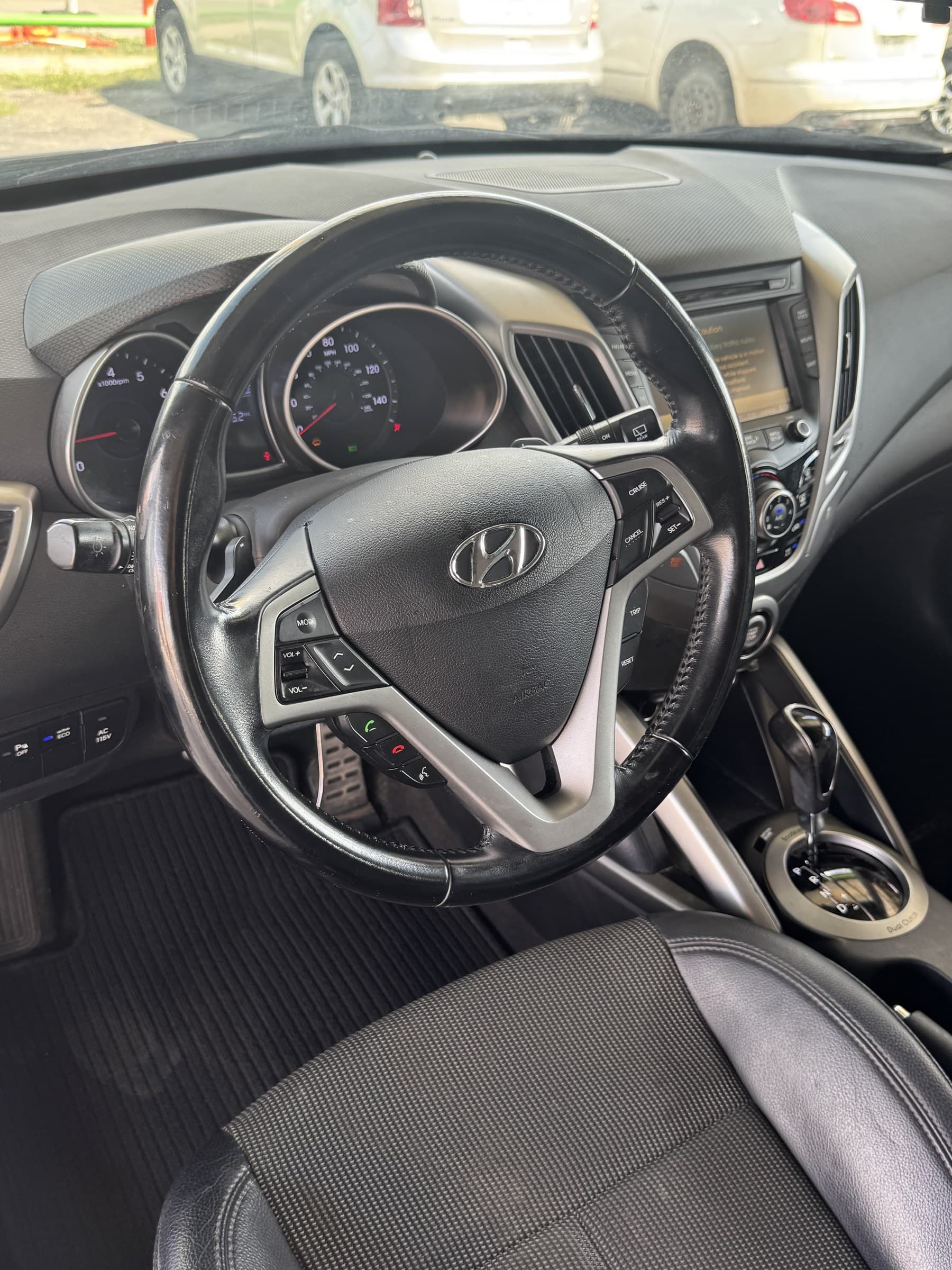 2014 Hyundai Veloster — view 9