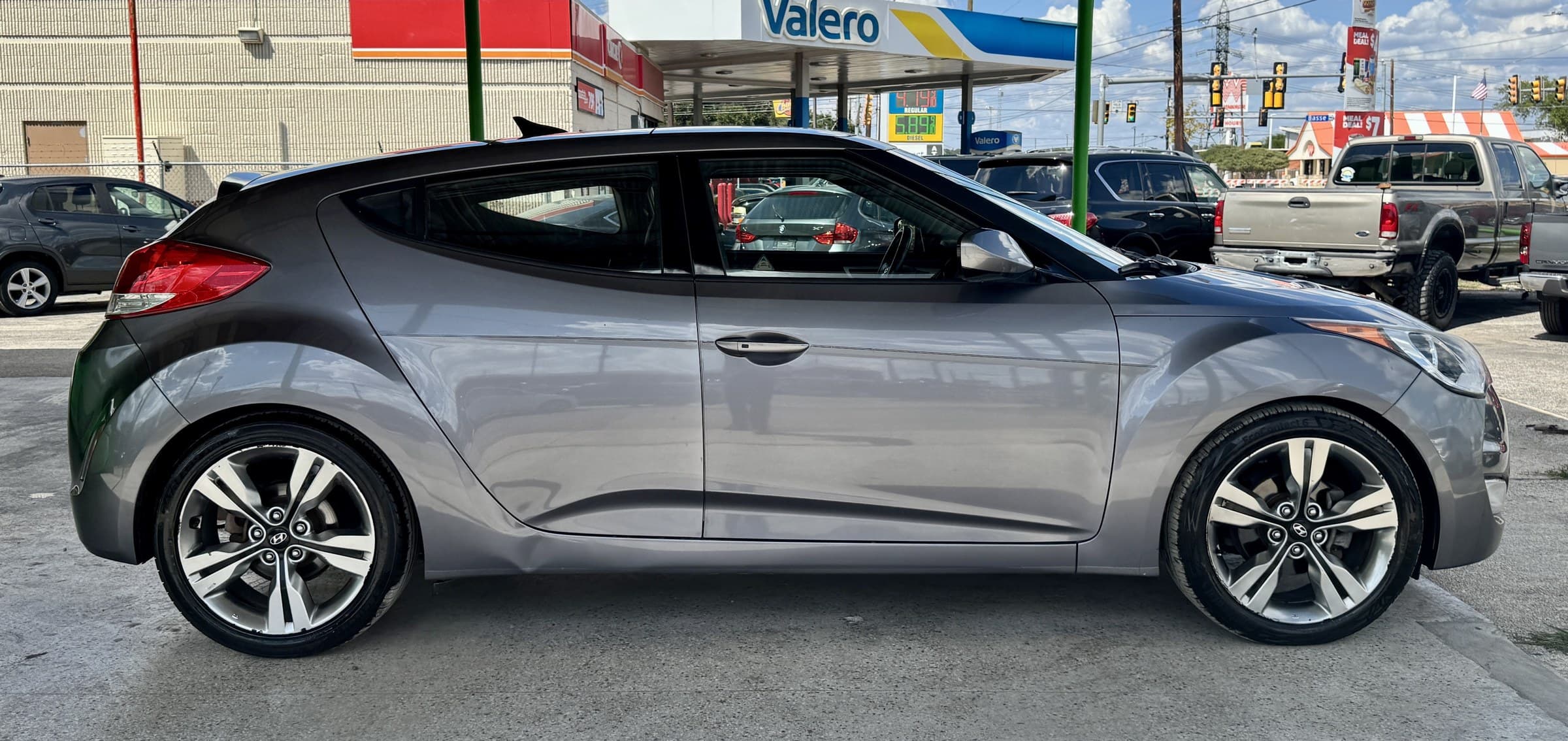 2014 Hyundai Veloster — view 5