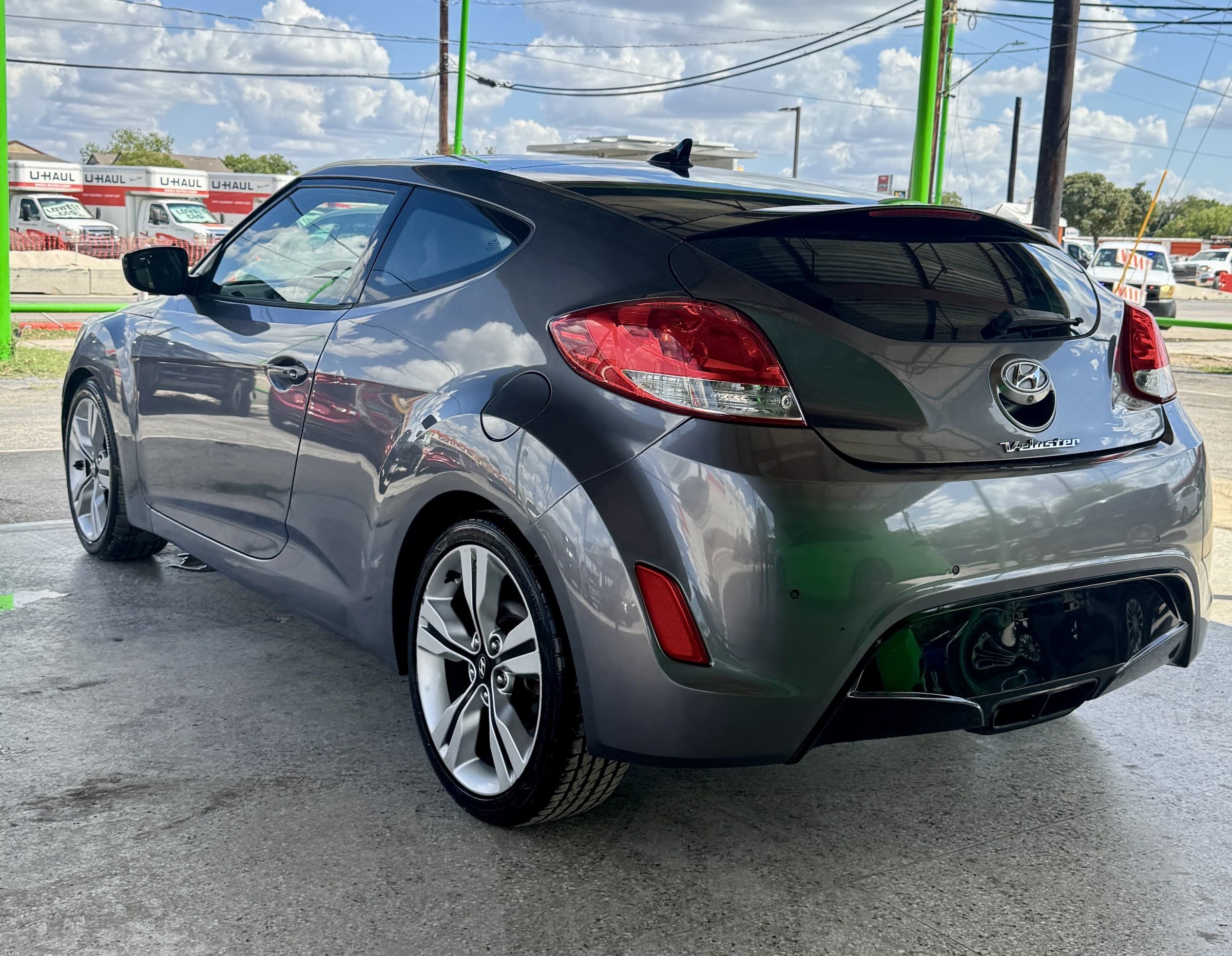 2014 Hyundai Veloster — view 3