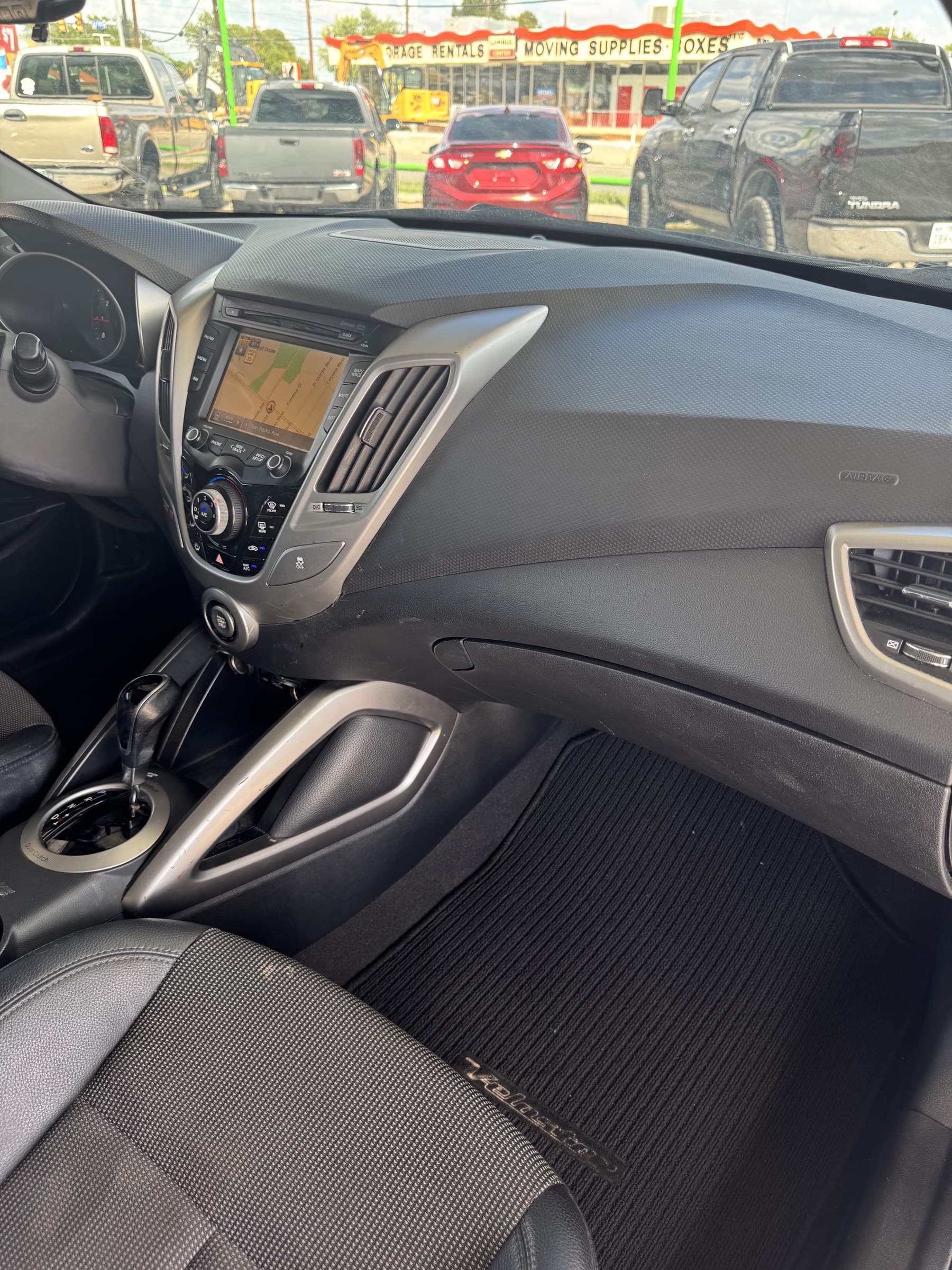 2014 Hyundai Veloster — view 12