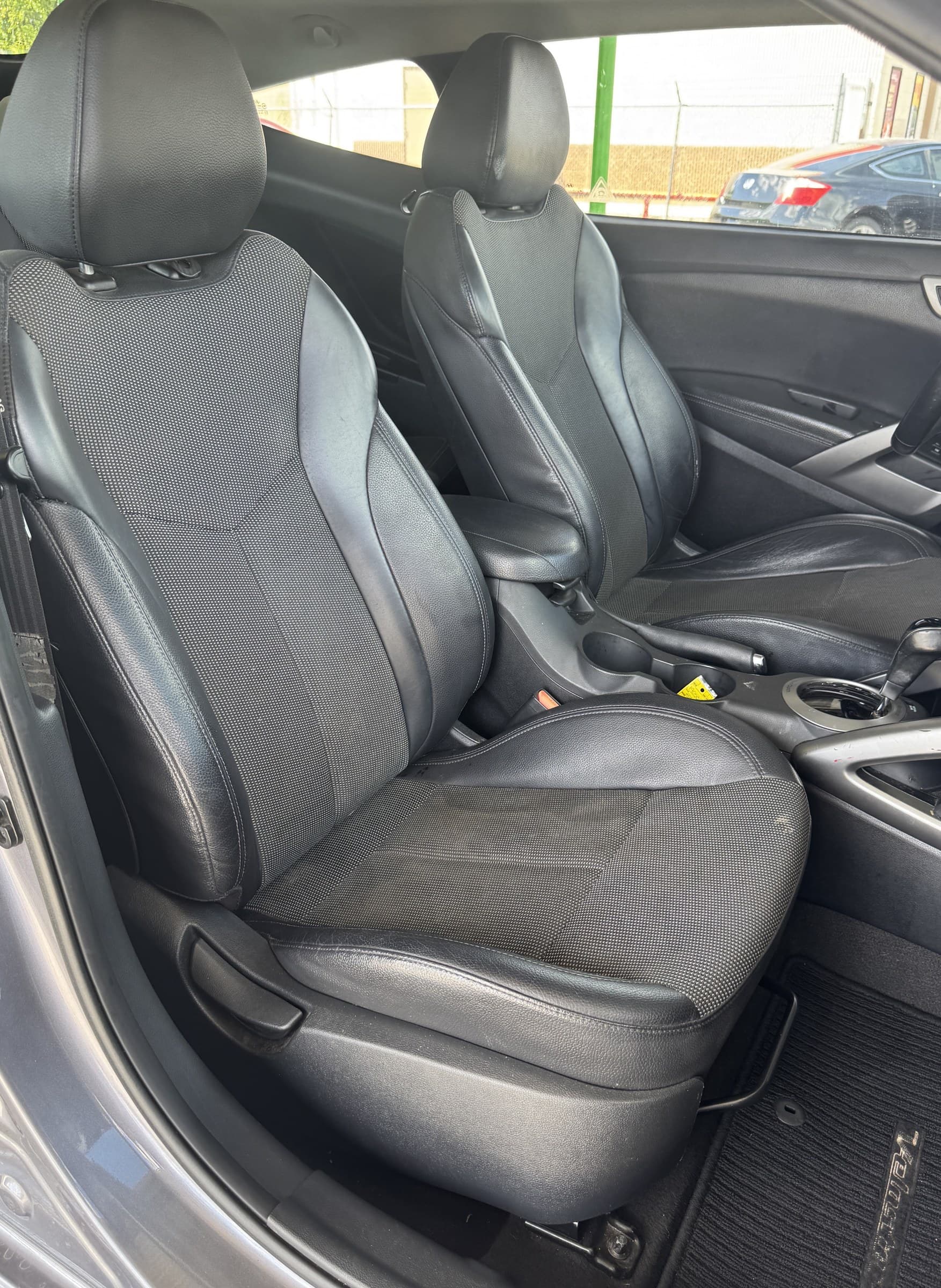 2014 Hyundai Veloster — view 13