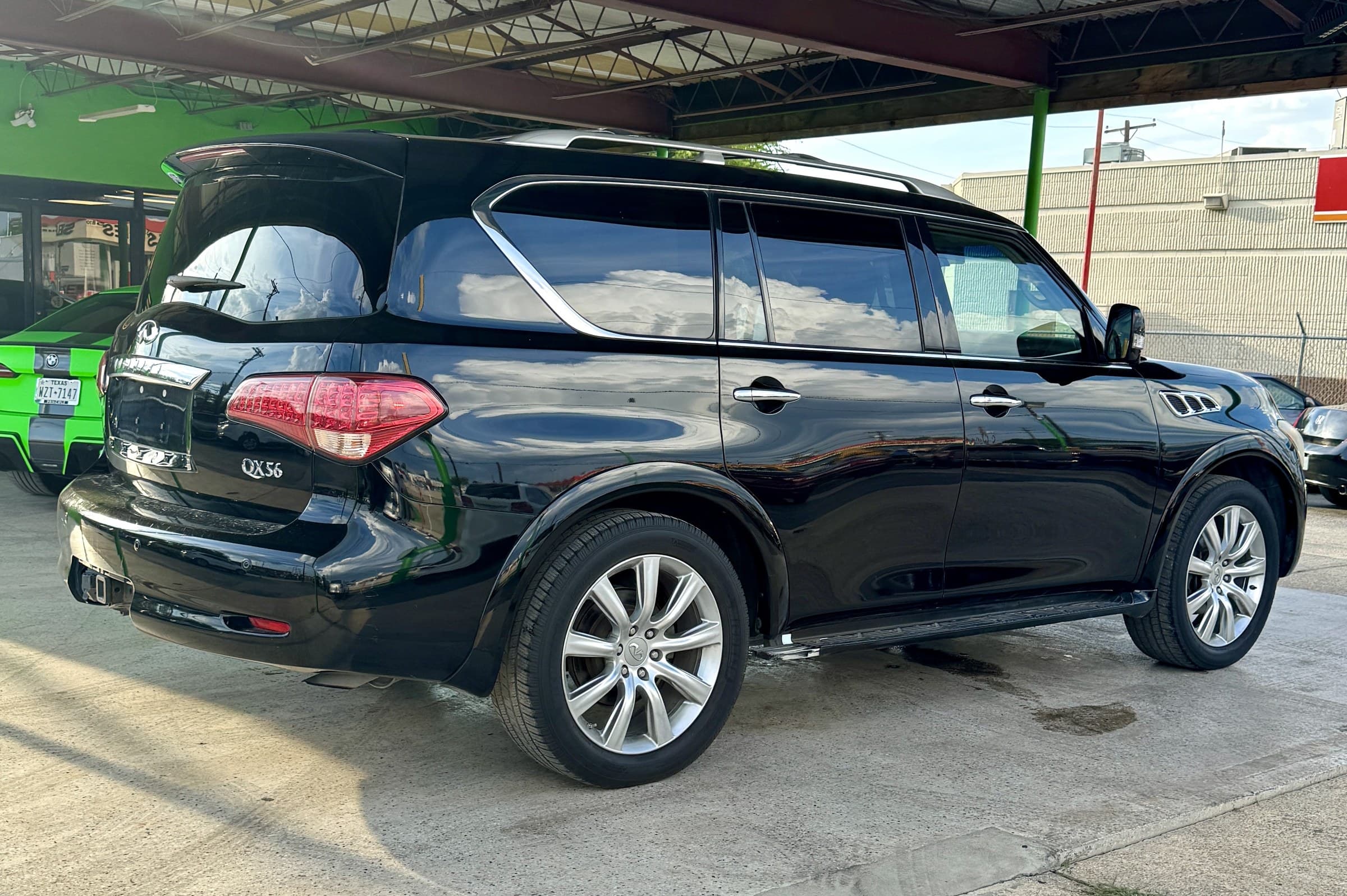 2013 Infiniti QX56 — view 5