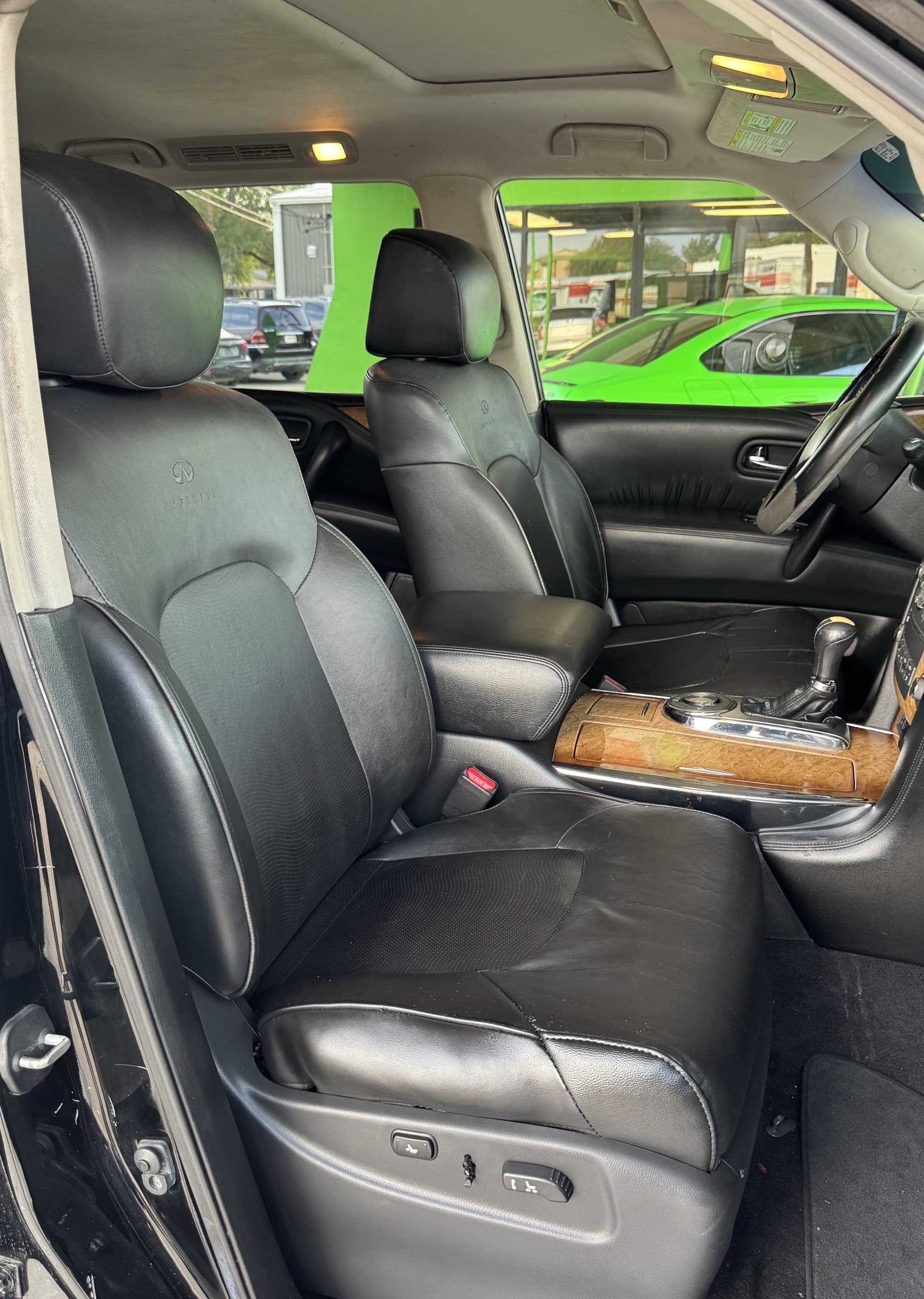 2013 Infiniti QX56 — view 16