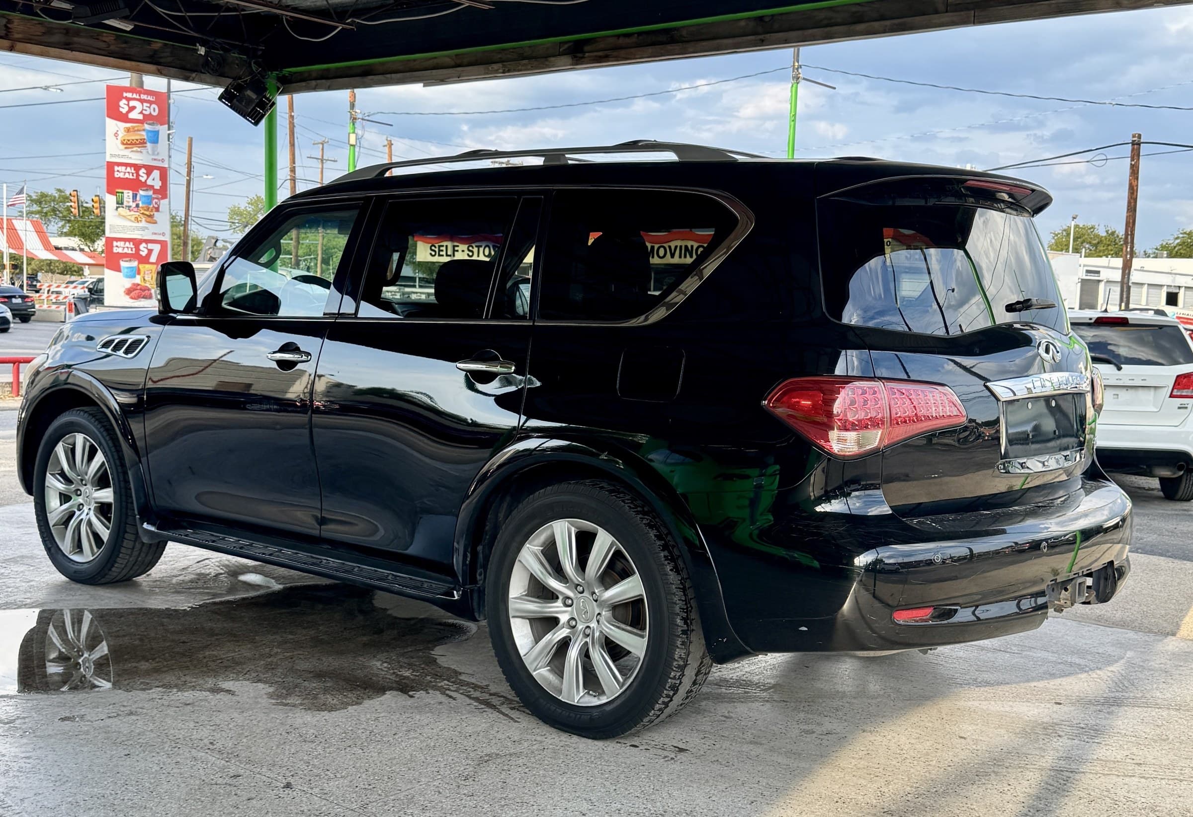 2013 Infiniti QX56 — view 3
