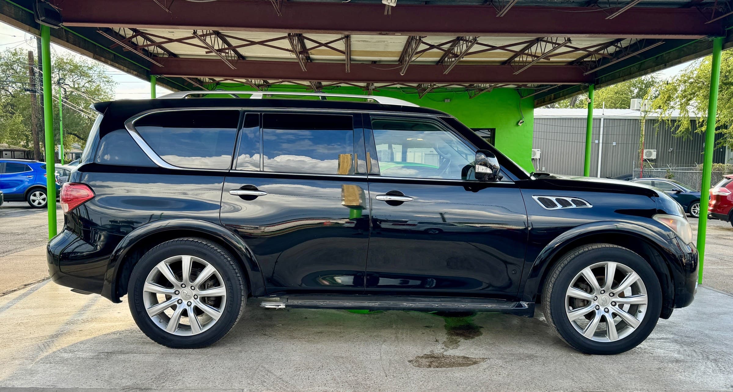 2013 Infiniti QX56 — view 6