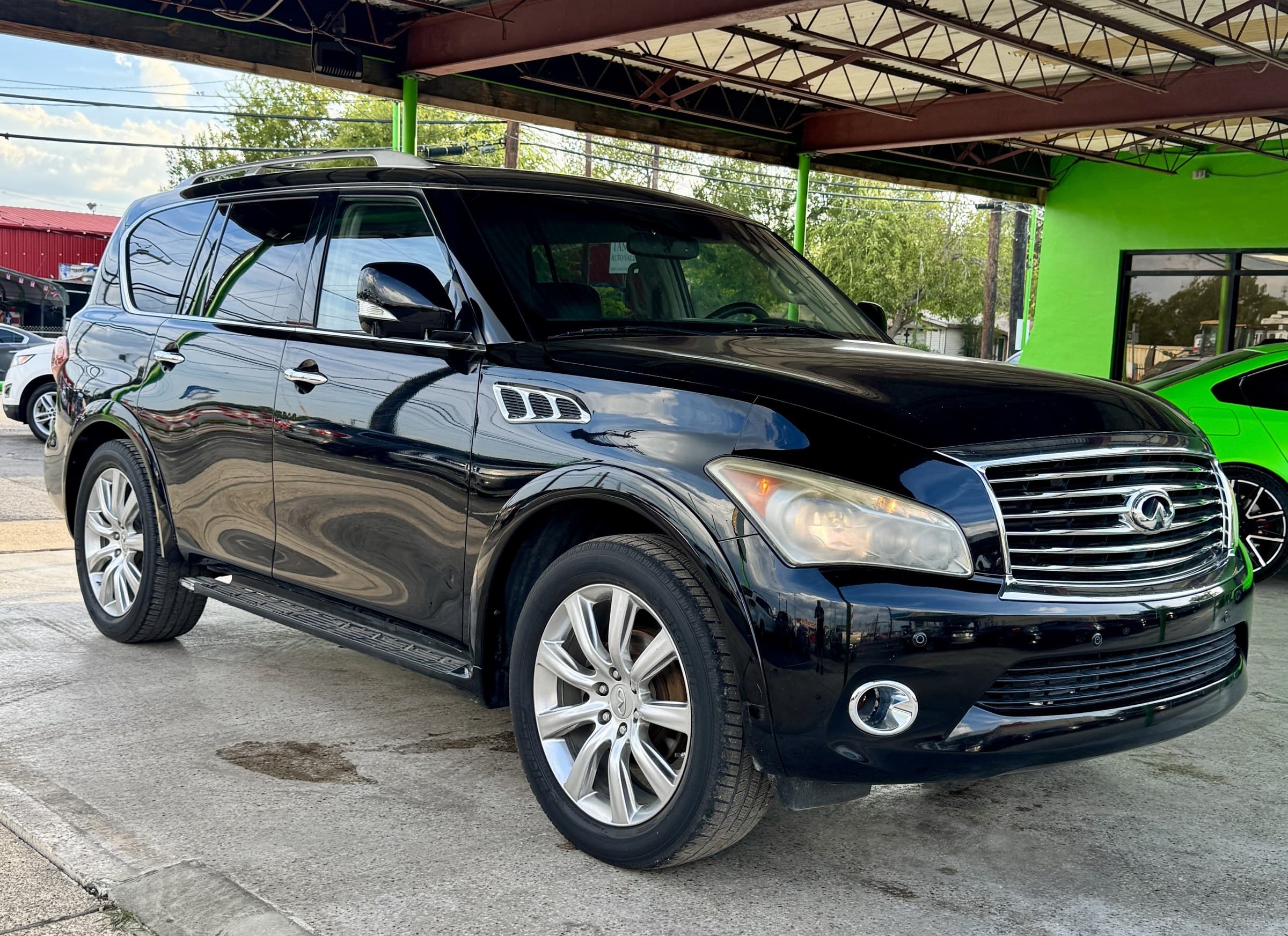2013 Infiniti QX56 — view 7