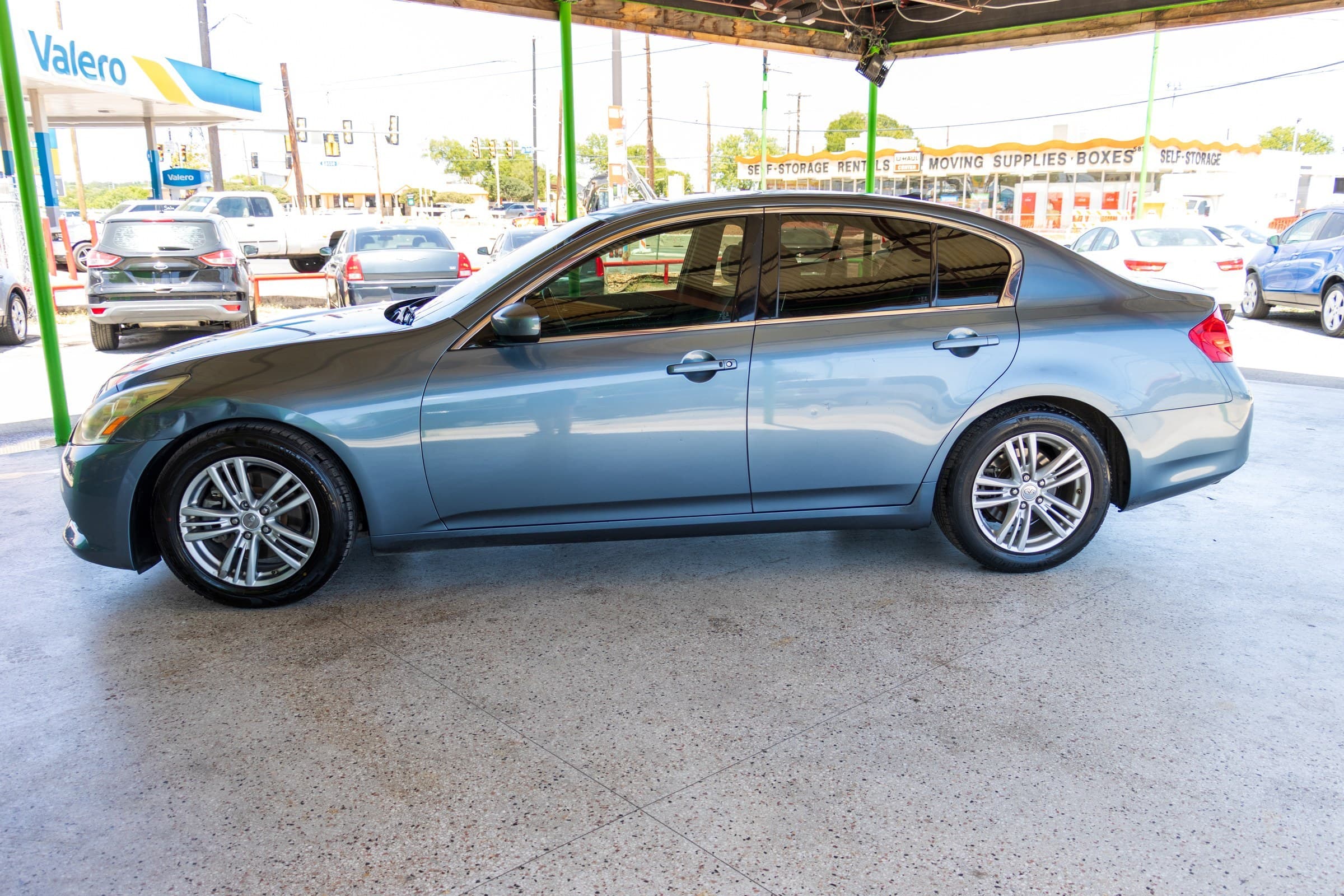 2010 INFINITI G37 Sedan, passenger-side profile
