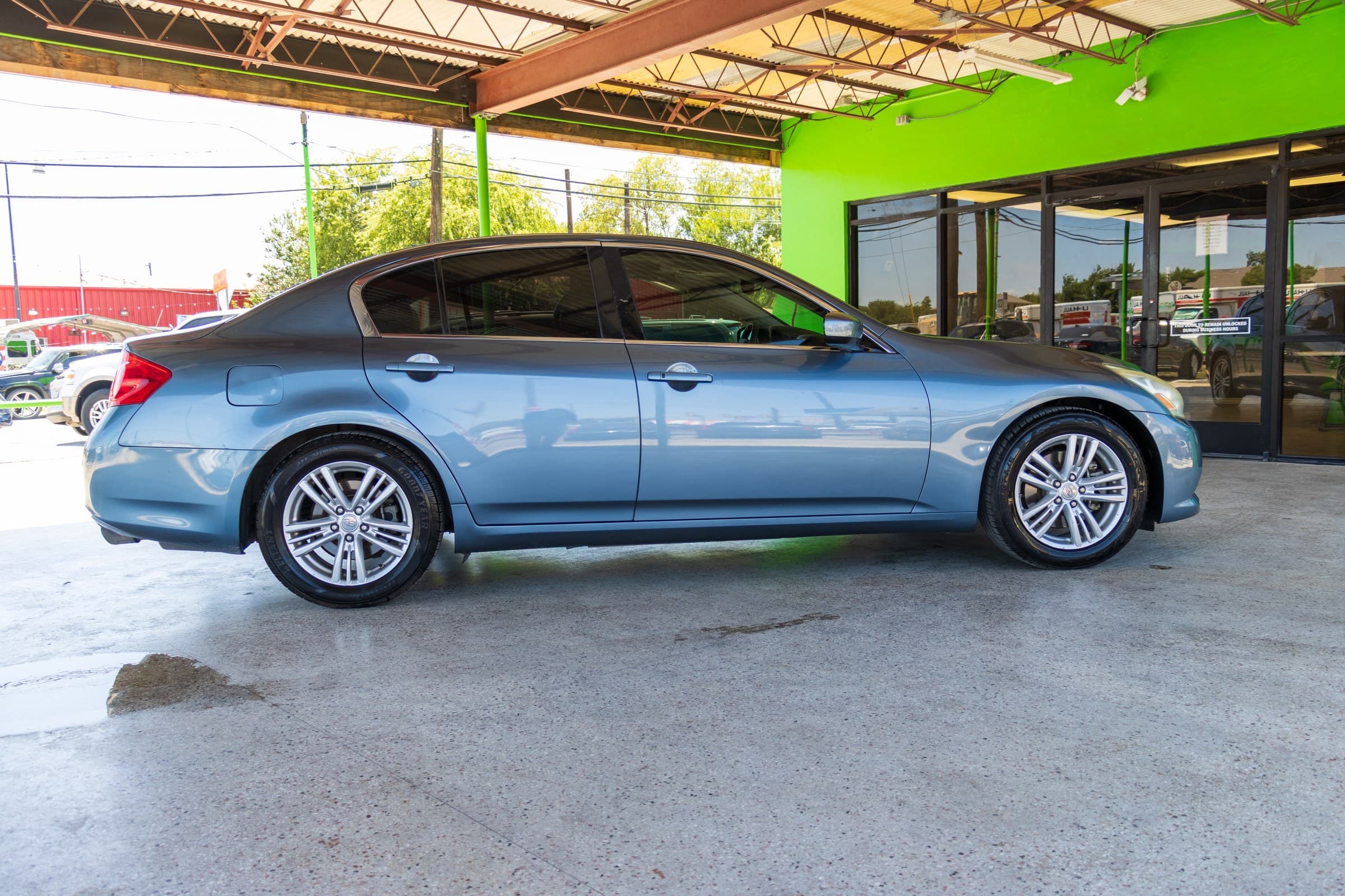 2010 INFINITI G37 Sedan, driver-side profile
