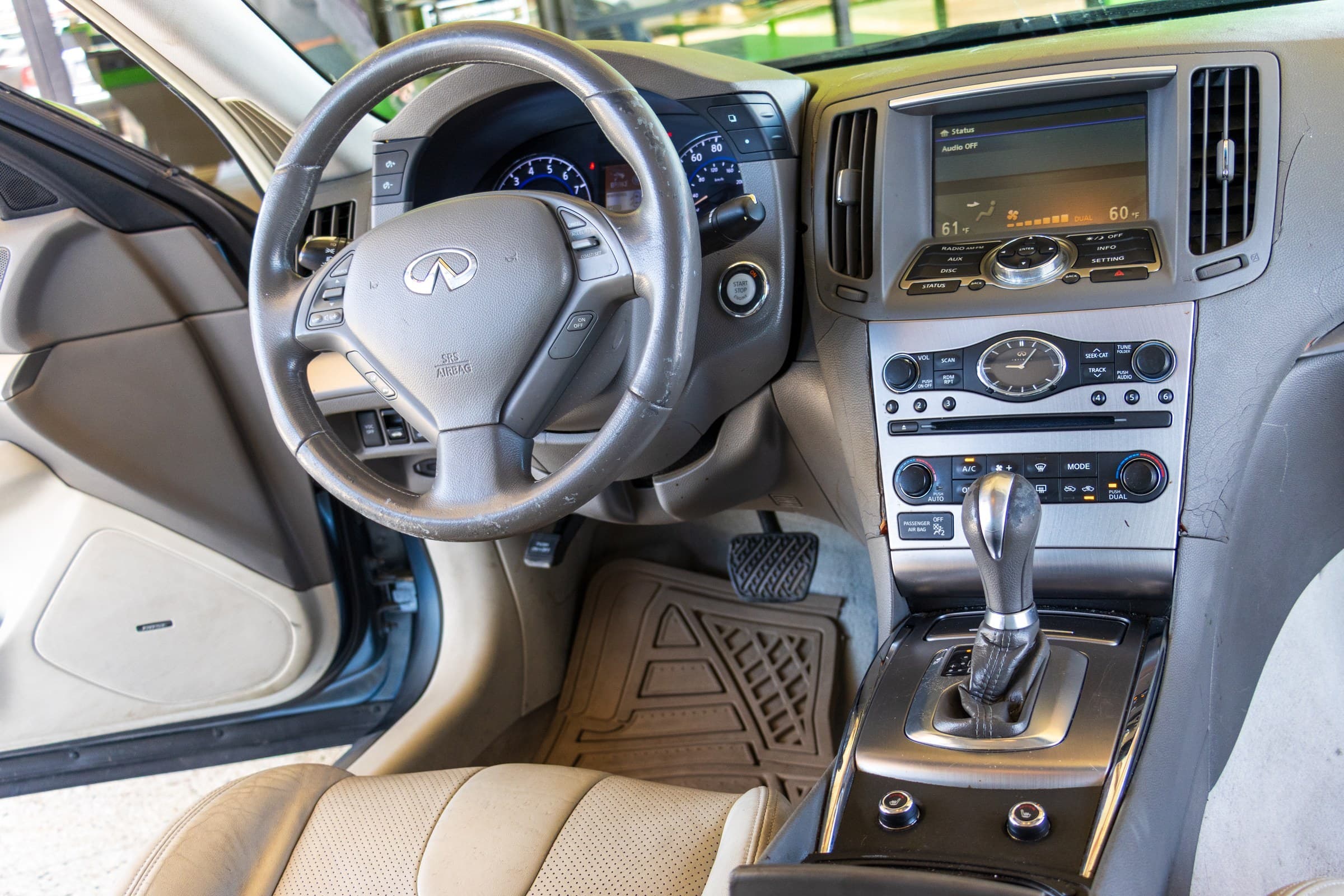 2010 INFINITI G37 Sedan interior, center console and shifter