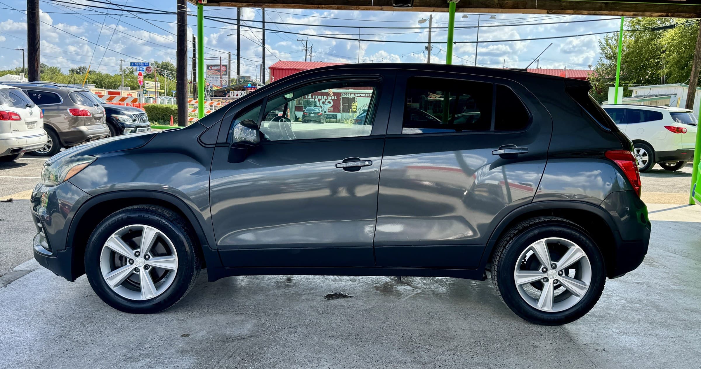 2019 Chevrolet Trax — view 2